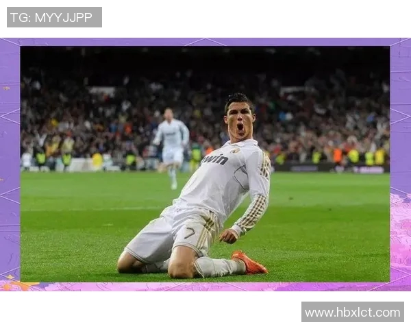 哪个足球明星在赛场外也热衷于吹头发的时尚潮流探秘