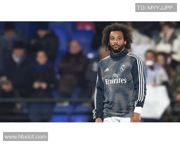 卷发足球明星马塞洛的传奇之路与场上风采的完美结合